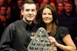 且在关键时 且在关键时